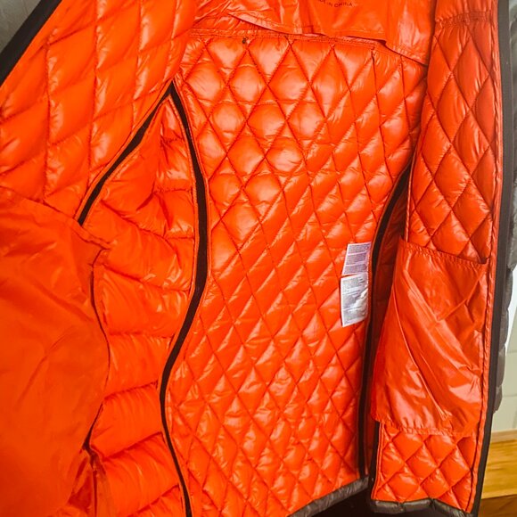 Michael Kors Ultra Light Quilted Down Coat, Gunmetal Gray w/Orange Lining; W's M - Picture 5 of 5